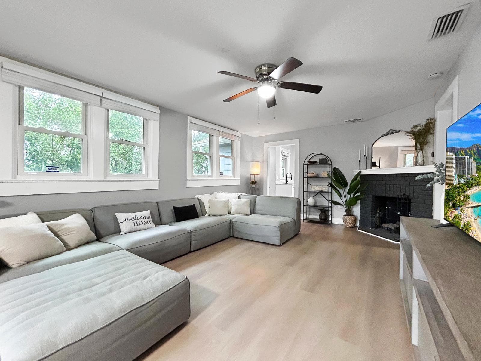 Living area with plenty of natural light - 1718 LAVON ST, LAKELAND