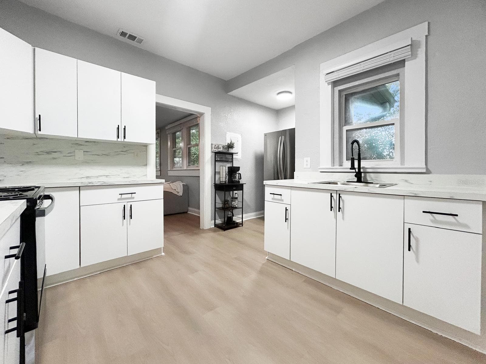 Spacious and bright Kitchen - 1718 LAVON ST, LAKELAND