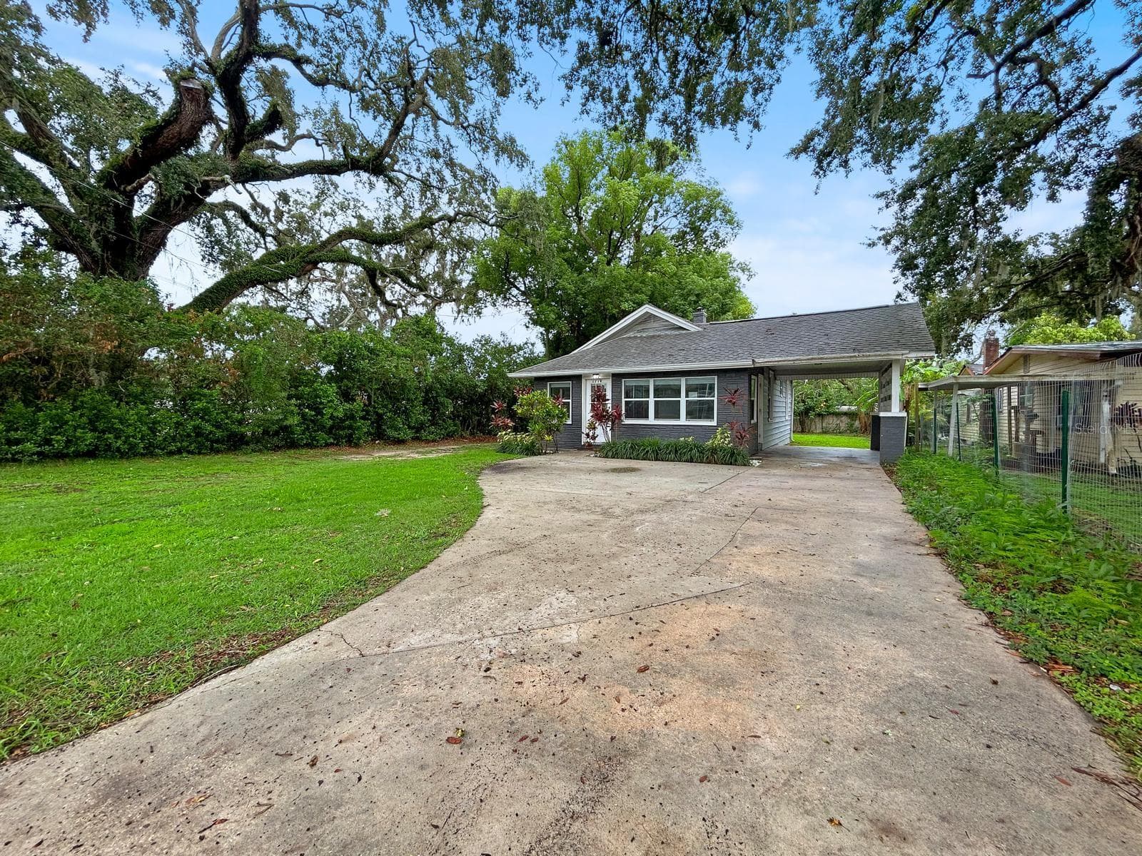 Driveway - 1718 LAVON ST, LAKELAND
