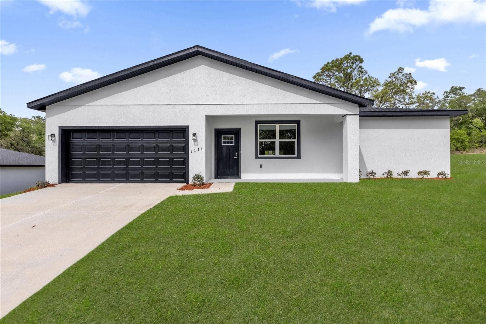 1233 W SHADY LN