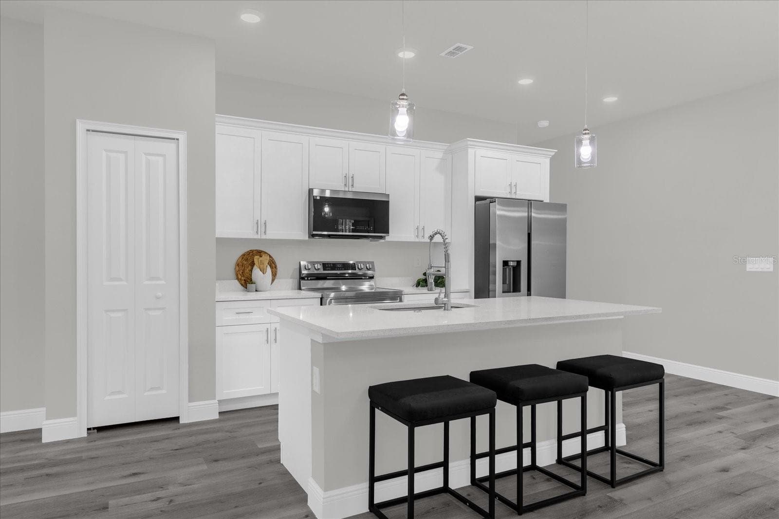 Single Family Residence at 1233 W SHADY LN, DUNNELLON, photo 9 of 33