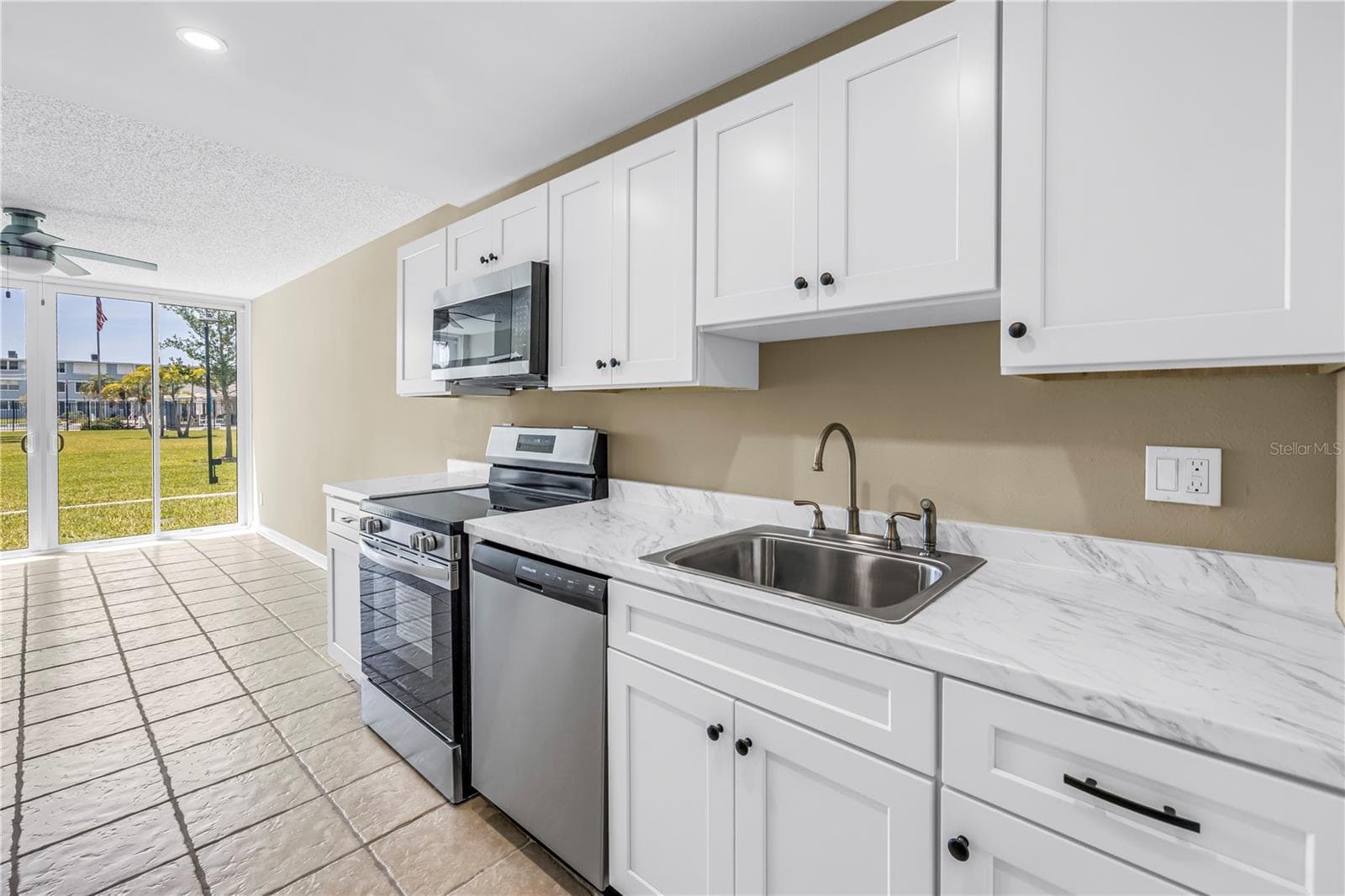 Condominium at 4720 LOCUST ST NE #116, ST PETERSBURG, photo 4 of 37