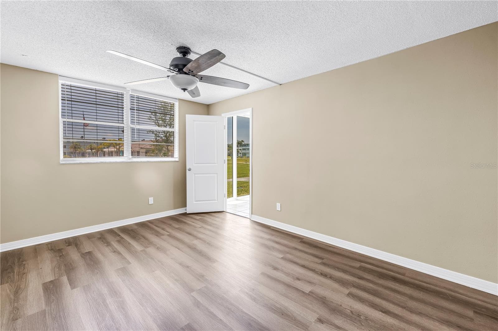 Condominium at 4720 LOCUST ST NE #116, ST PETERSBURG, photo 21 of 37