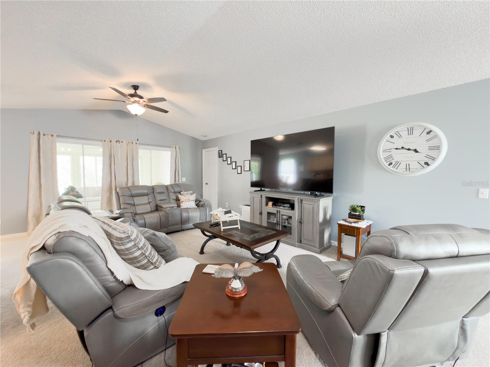 Single Family Residence at 32676 OAK PARK DR, LEESBURG, photo 4 of 40