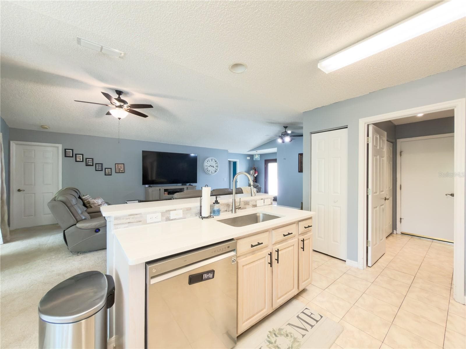 Single Family Residence at 32676 OAK PARK DR, LEESBURG, photo 11 of 40