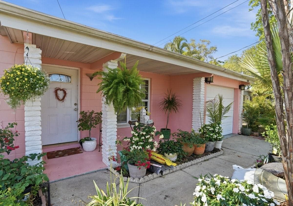 Single Family Residence at 6650 HIBISCUS AVE S, SOUTH PASADENA, photo 4 of 34
