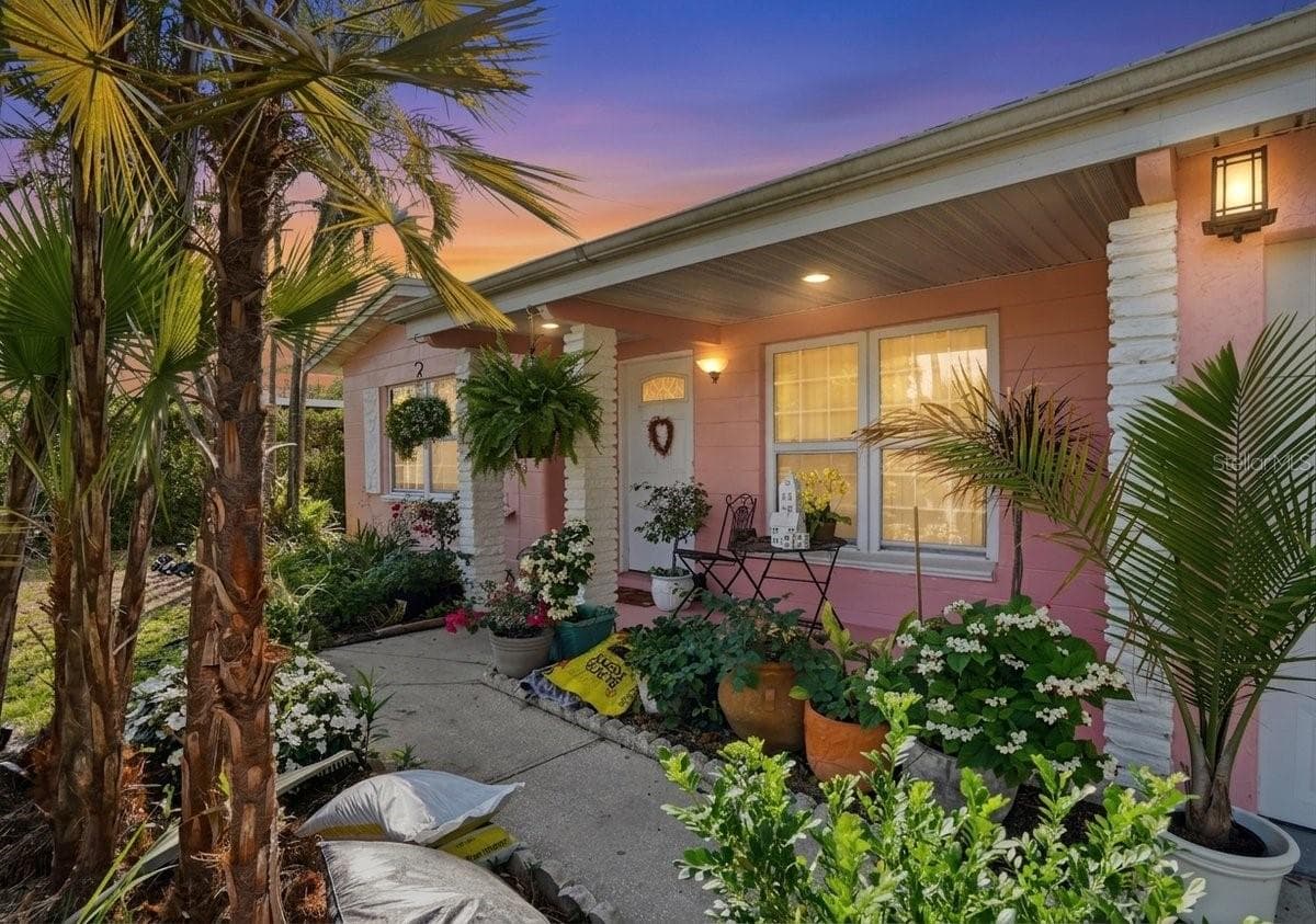 Single Family Residence at 6650 HIBISCUS AVE S, SOUTH PASADENA, photo 5 of 34