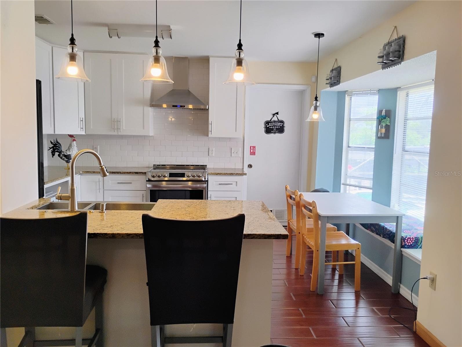 Single Family Residence at 9120 QUEEN ELIZABETH CT, ORLANDO, photo 7 of 25