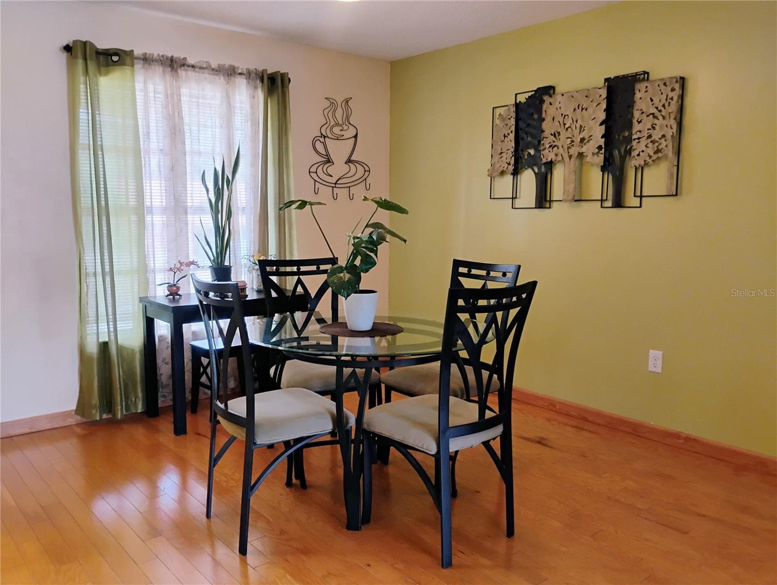 Single Family Residence at 9120 QUEEN ELIZABETH CT, ORLANDO, photo 5 of 25