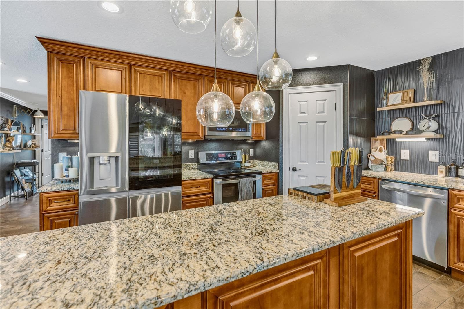 Single Family Residence at 6812 S KISSIMMEE ST, TAMPA, photo 12 of 79