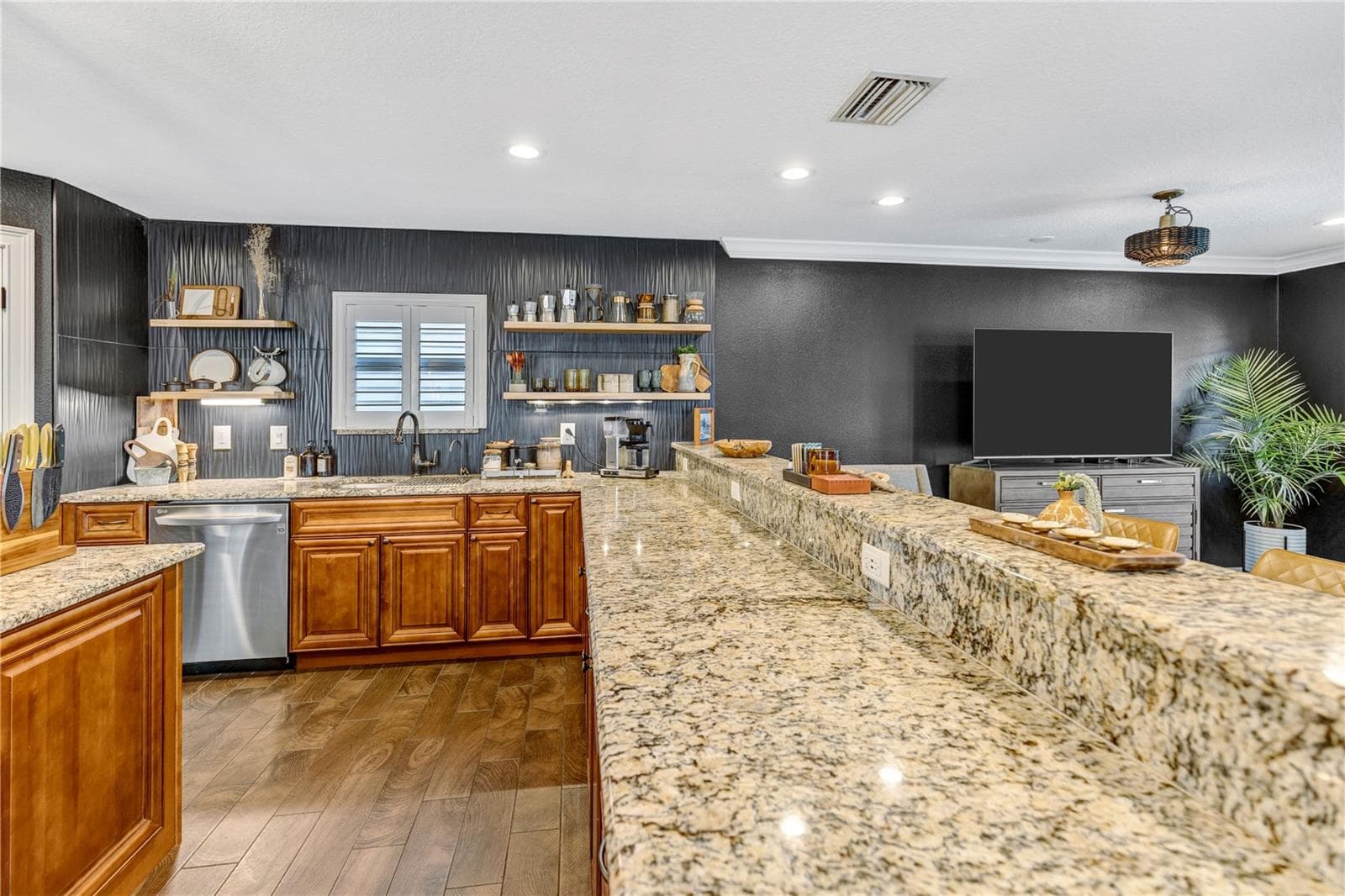 Single Family Residence at 6812 S KISSIMMEE ST, TAMPA, photo 16 of 79