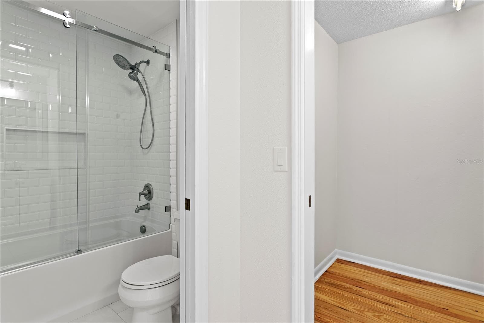 Ensuite bathroom for Guest bedroom 1 - 5216 13TH ST, PALMETTO