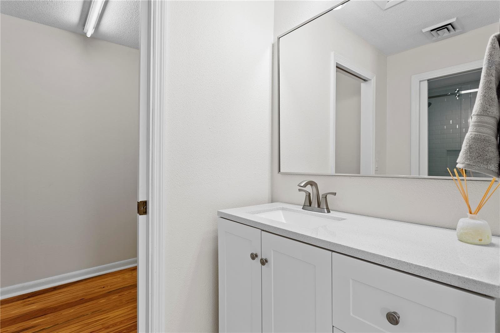 Ensuite bathroom vanity for Guest bathroom 1 - 5216 13TH ST, PALMETTO