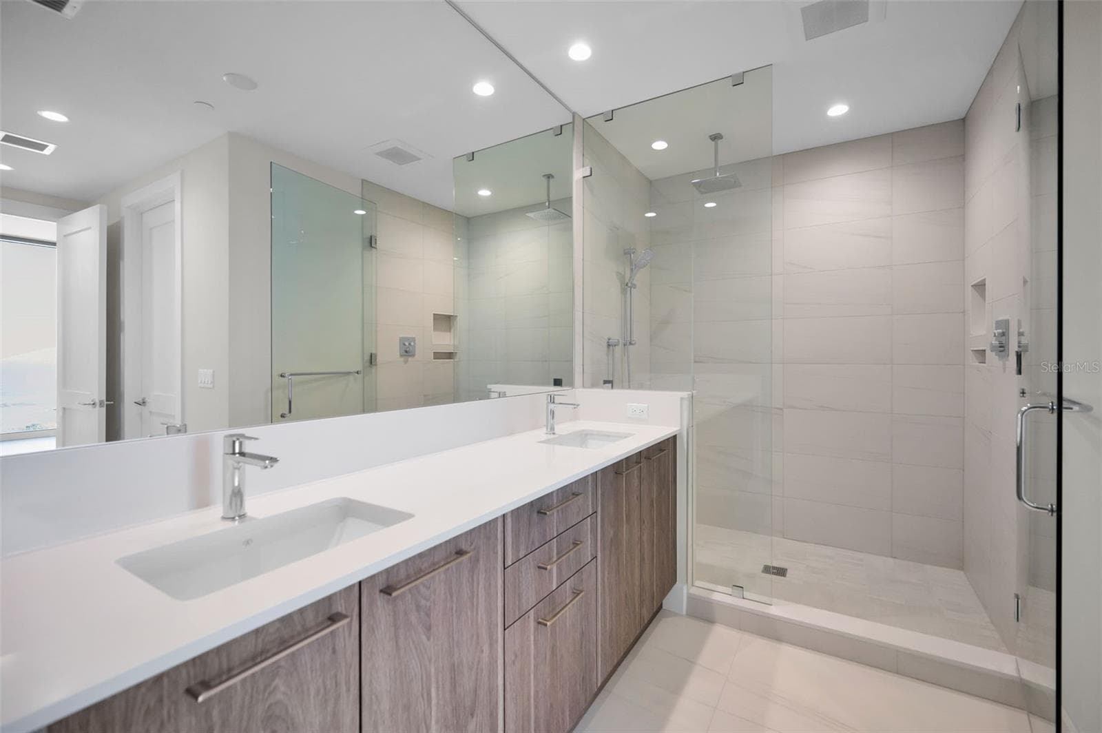 Primary BathPrim - 275 1ST AVE S #3503, ST PETERSBURG