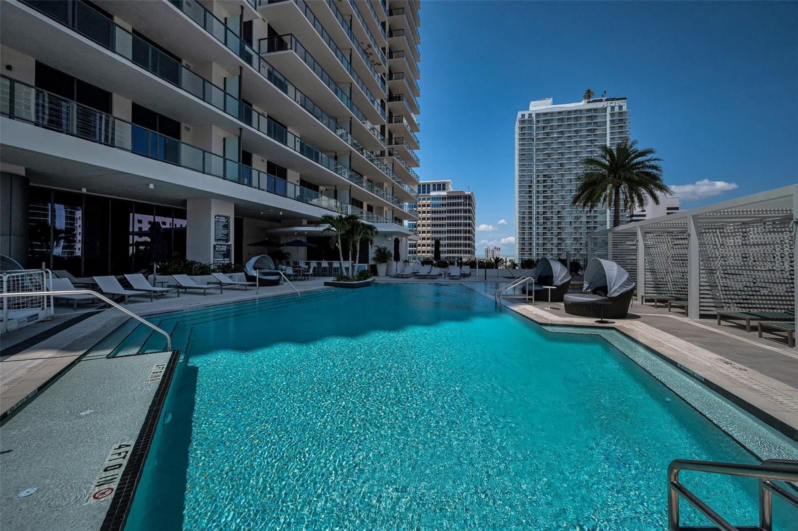 Pool - 275 1ST AVE S #3503, ST PETERSBURG