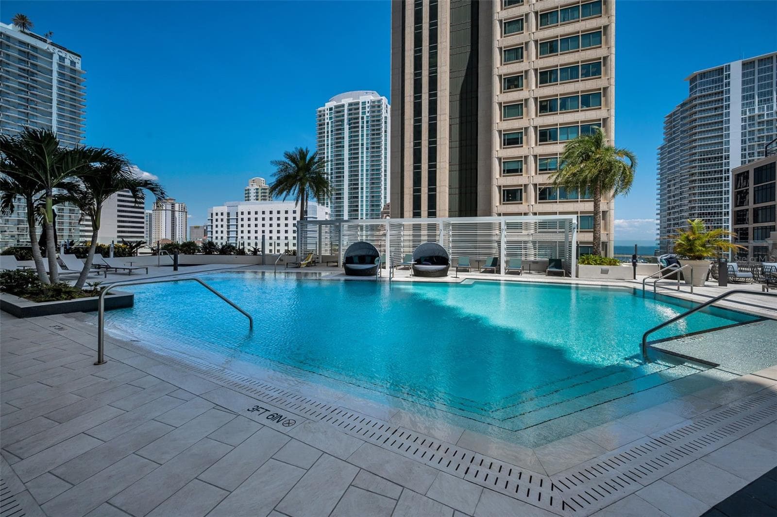 Pool - 275 1ST AVE S #3503, ST PETERSBURG