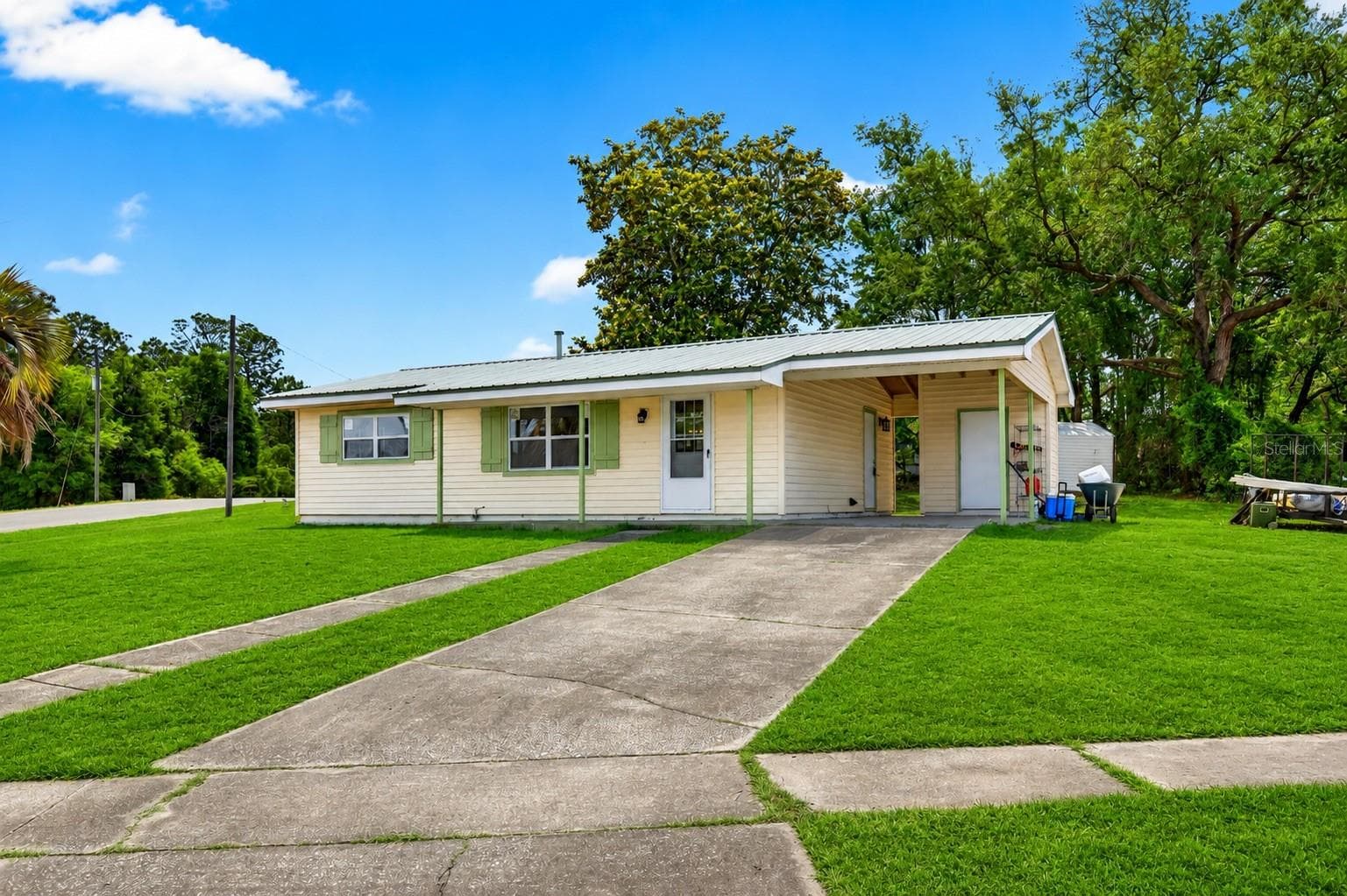 1766 W GARDENIA DR