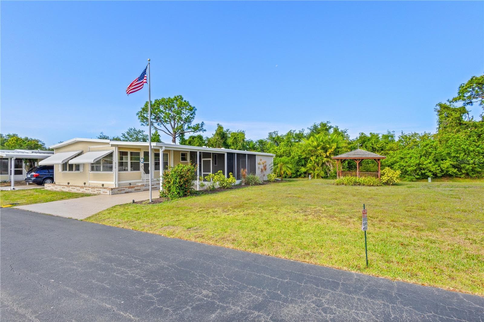 320 TROPIC DR