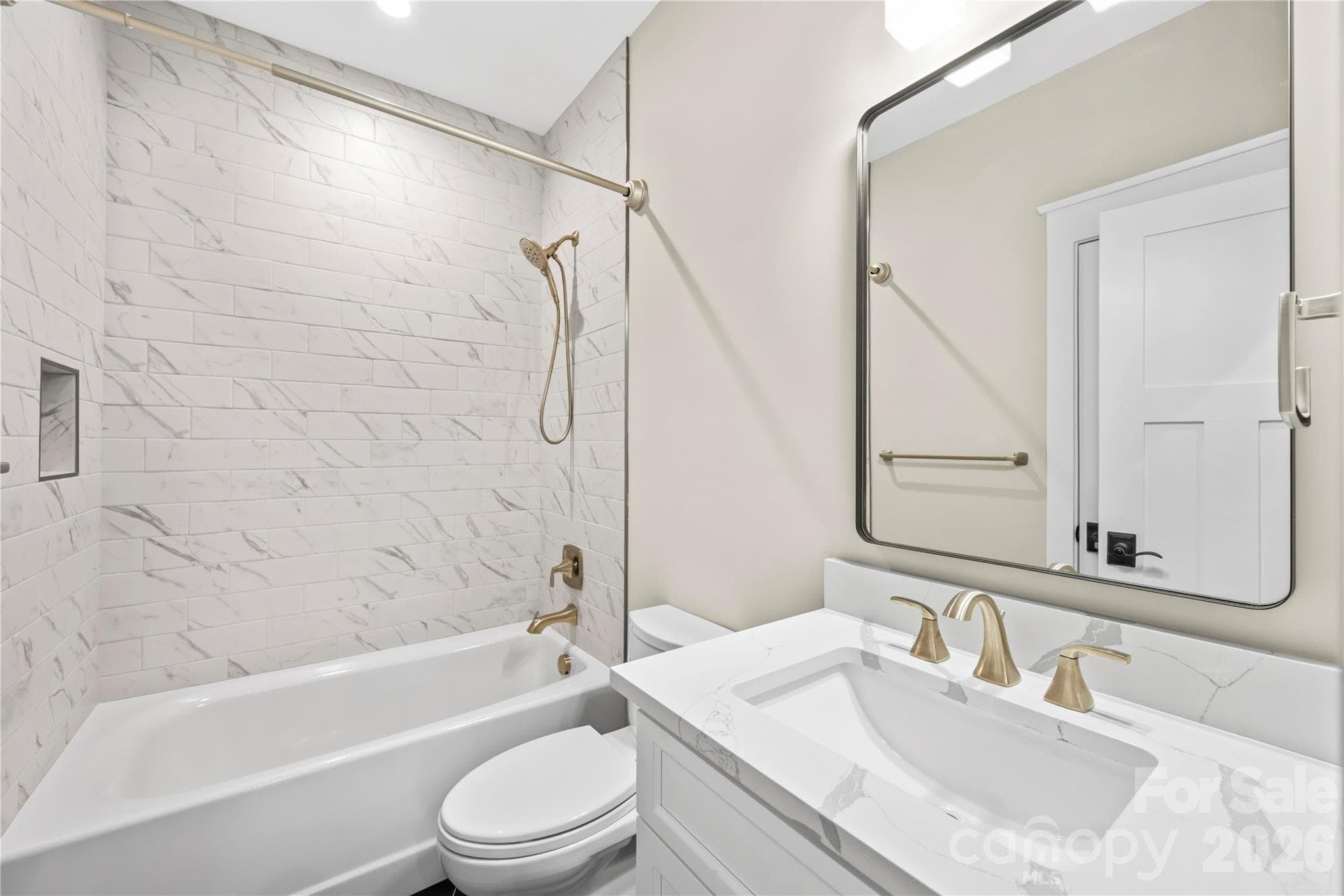 Guset Bath - 67 Starwood Valley Trail, Arden