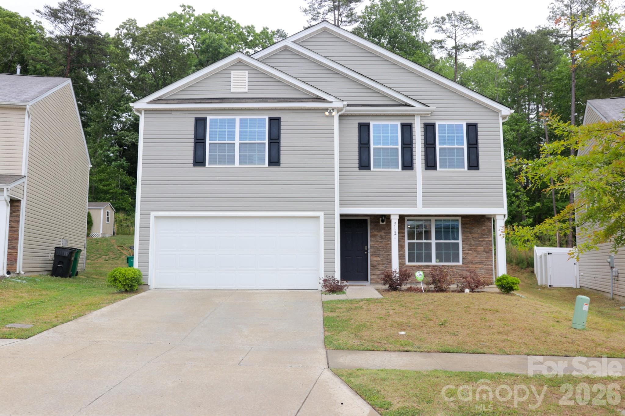 Single Family Residence at 7121 Finnigan Road, Charlotte, photo 2 of 25