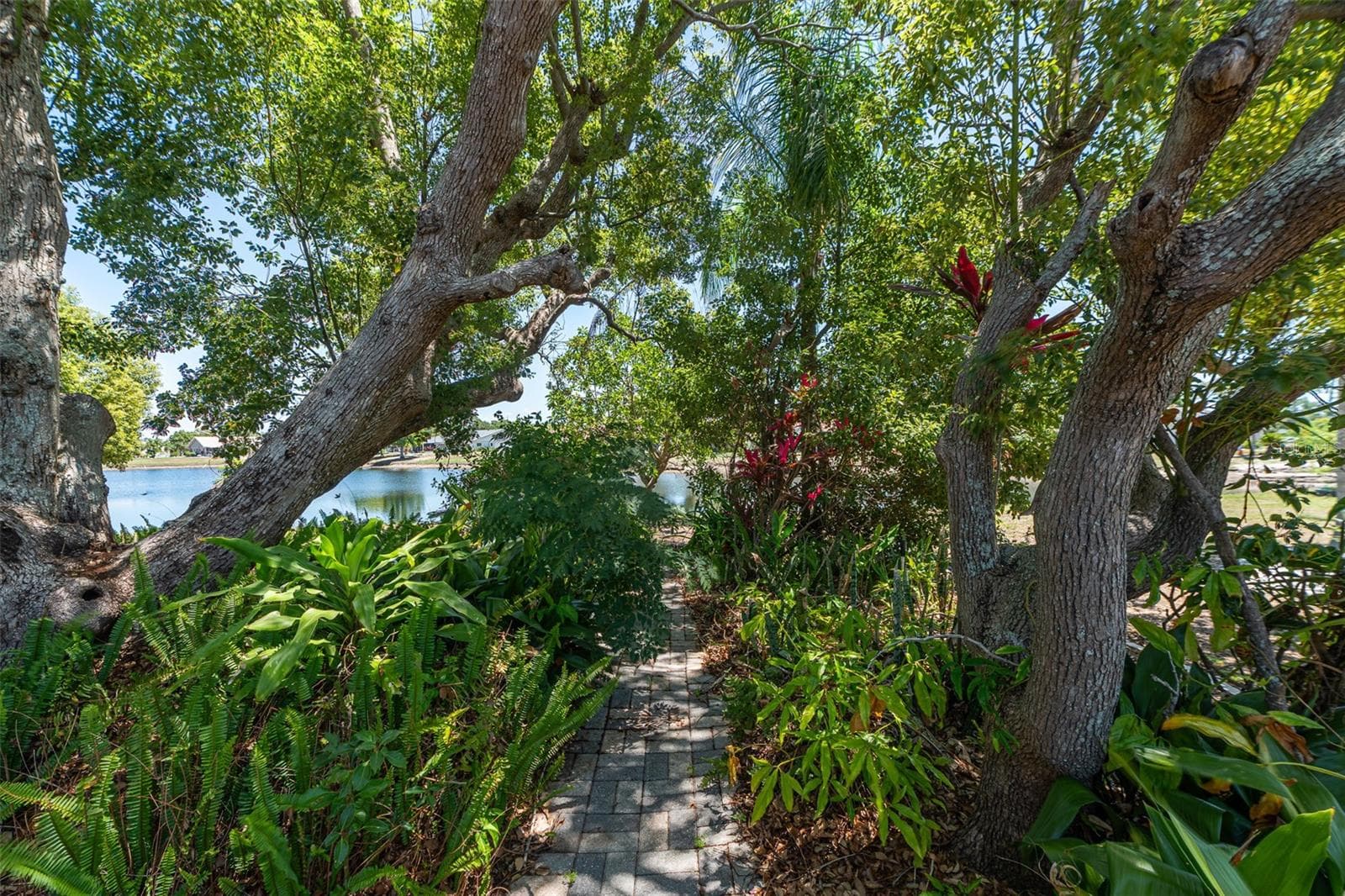Single Family Residence at 1027 BLUEWATER DR, SUN CITY CENTER, photo 4 of 42