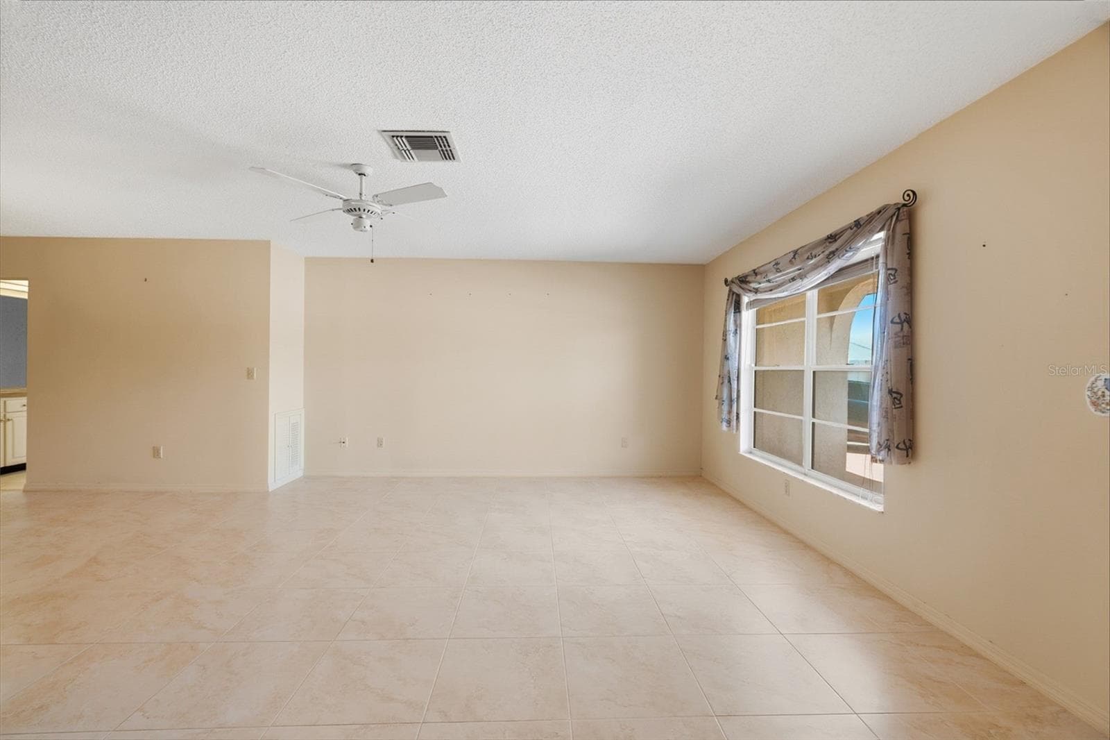 Great room - 1027 BLUEWATER DR, SUN CITY CENTER