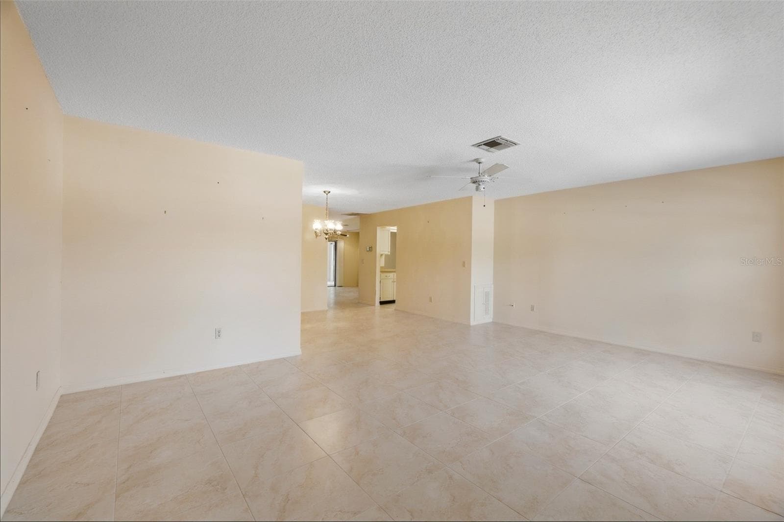 Great room - 1027 BLUEWATER DR, SUN CITY CENTER