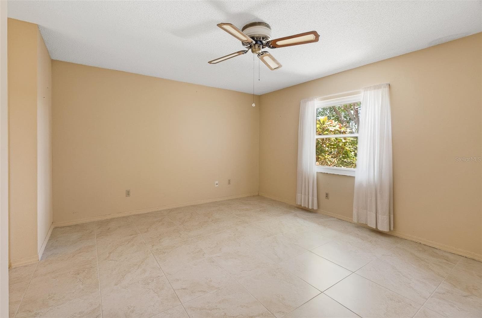 Primary bedroom - 1027 BLUEWATER DR, SUN CITY CENTER