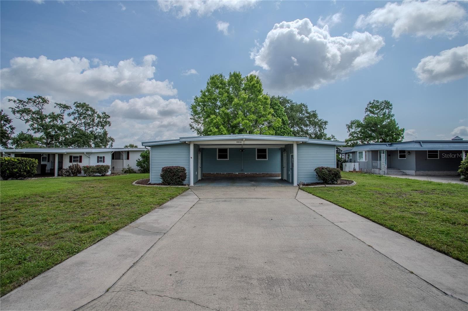 Mobile Home at 34232 ISLAND DR, LEESBURG, photo 4 of 44