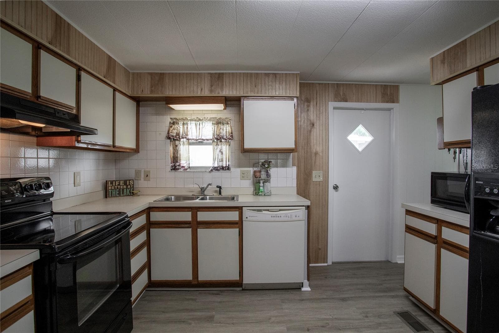 Mobile Home at 34232 ISLAND DR, LEESBURG, photo 19 of 44