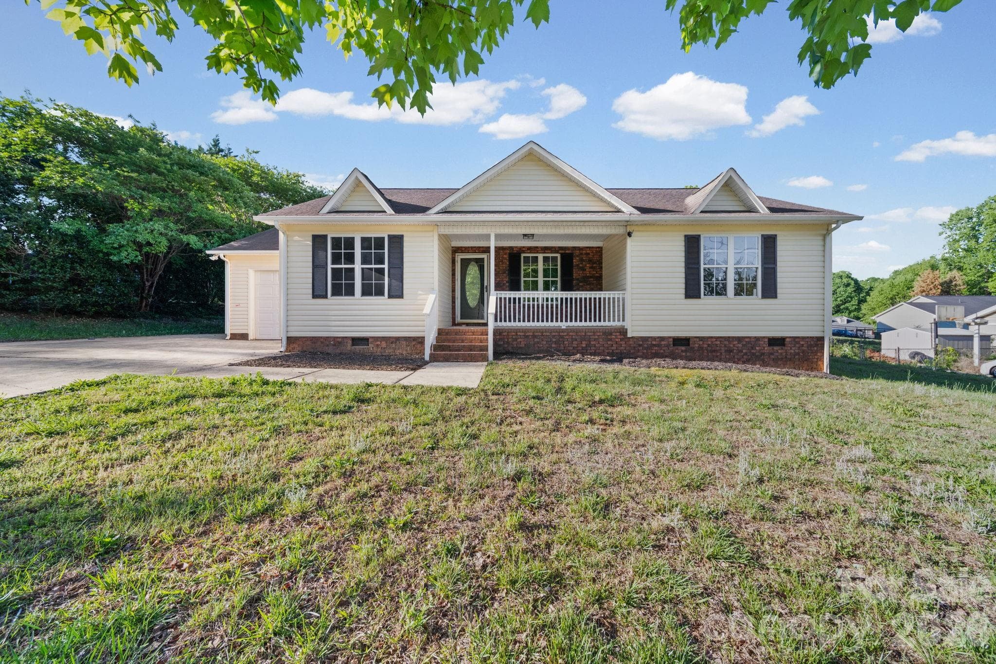 Single Family Residence at 2327 Sunset Drive, Gastonia, photo 5 of 33
