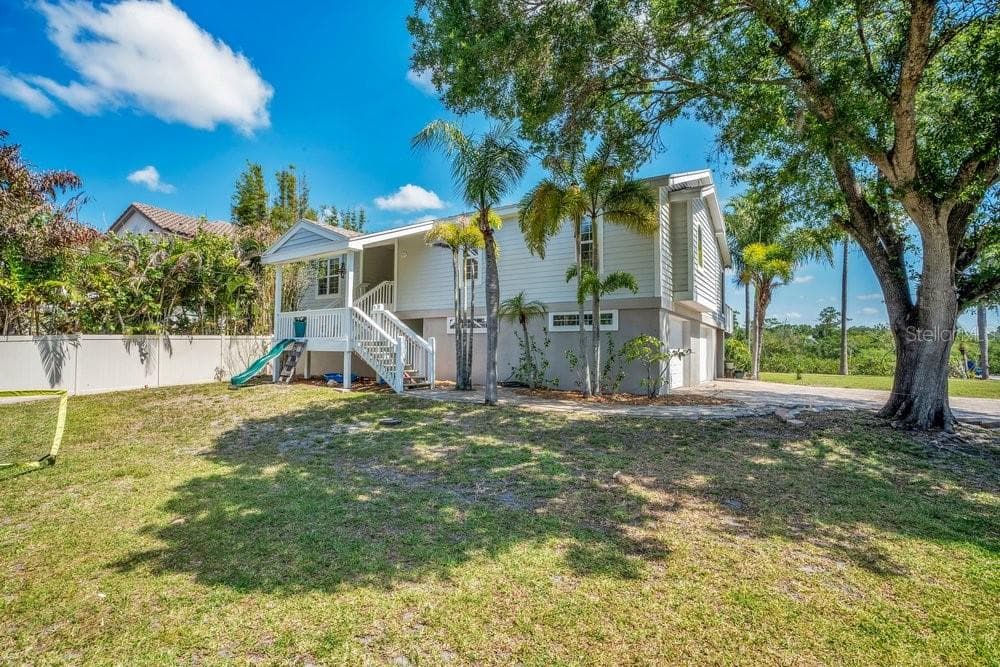 Large front yard great for pets and children - 3858 SHORE BLVD, OLDSMAR