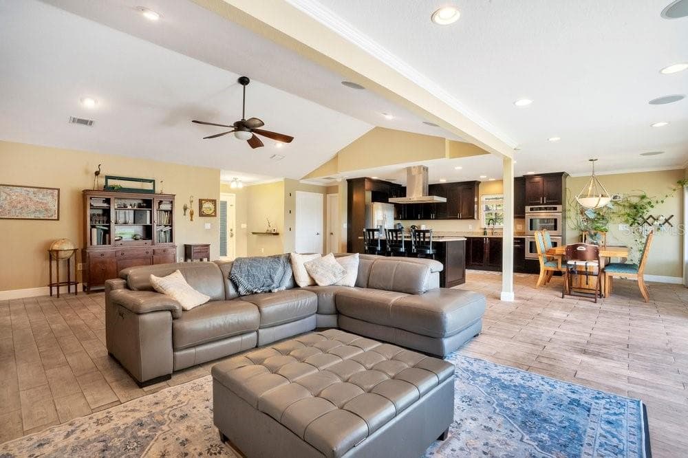 Large living area - 3858 SHORE BLVD, OLDSMAR