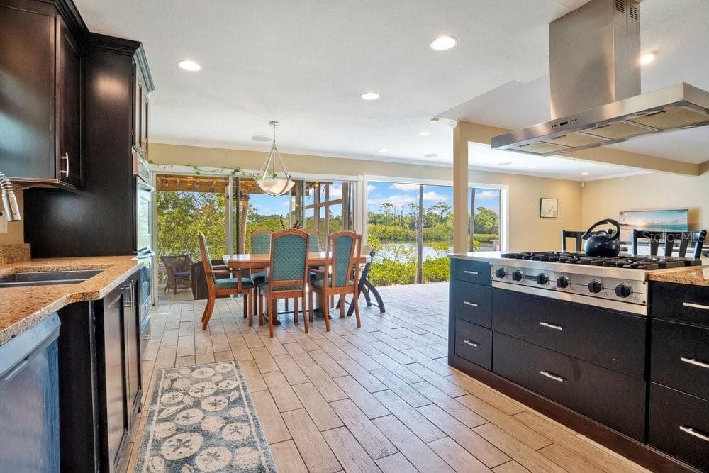 Light and bright, cooking is a delight! Even the dishes.... - 3858 SHORE BLVD, OLDSMAR