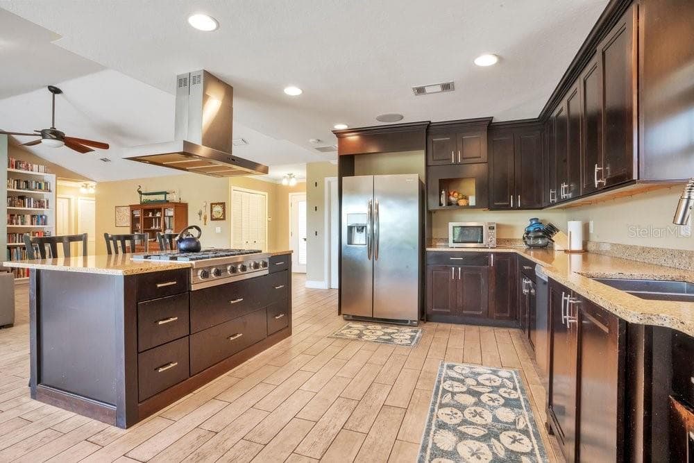 Stainless appliance and granite countertops - 3858 SHORE BLVD, OLDSMAR