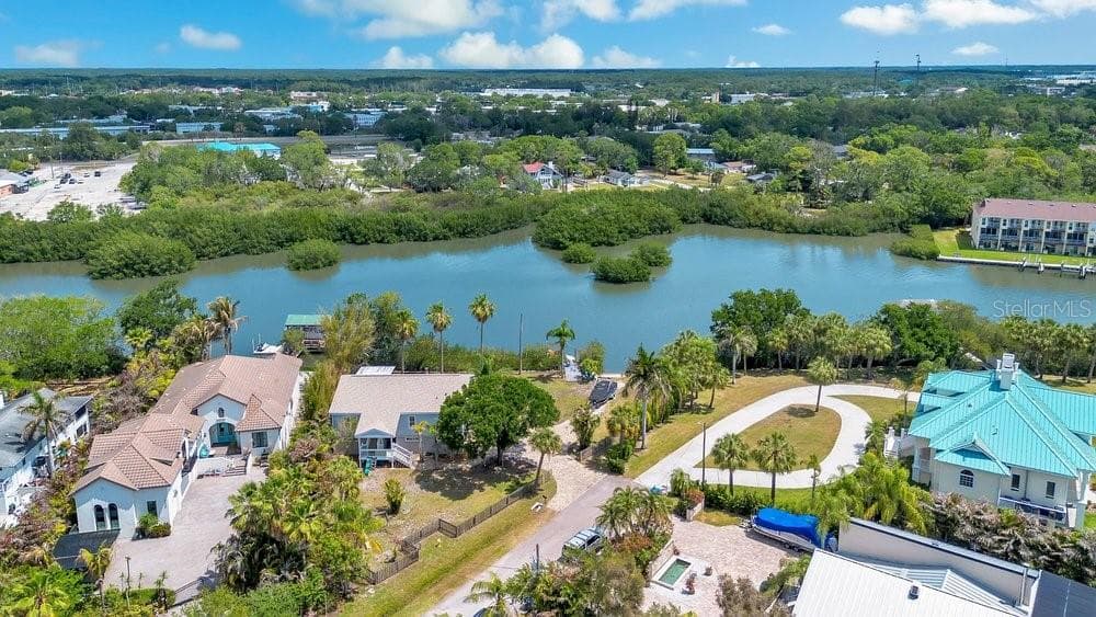 Dead end street for more privacy - 3858 SHORE BLVD, OLDSMAR