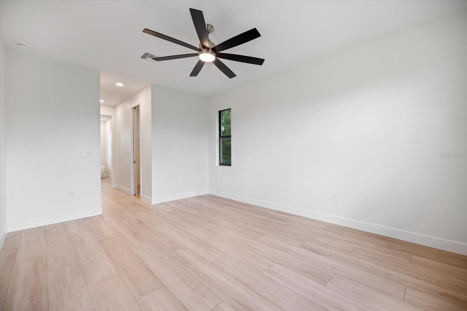 Single Family Residence at 12134 MALLORCA AVE, NORTH PORT, photo 16 of 41