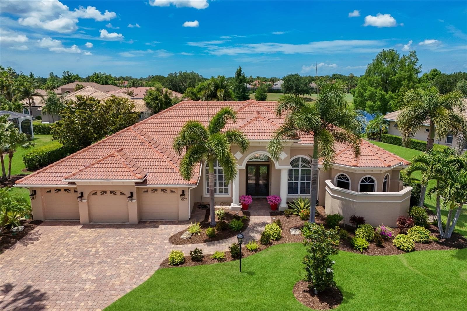 Single Family Residence at 7207 ASHLAND GLN, LAKEWOOD RANCH, photo 3 of 83