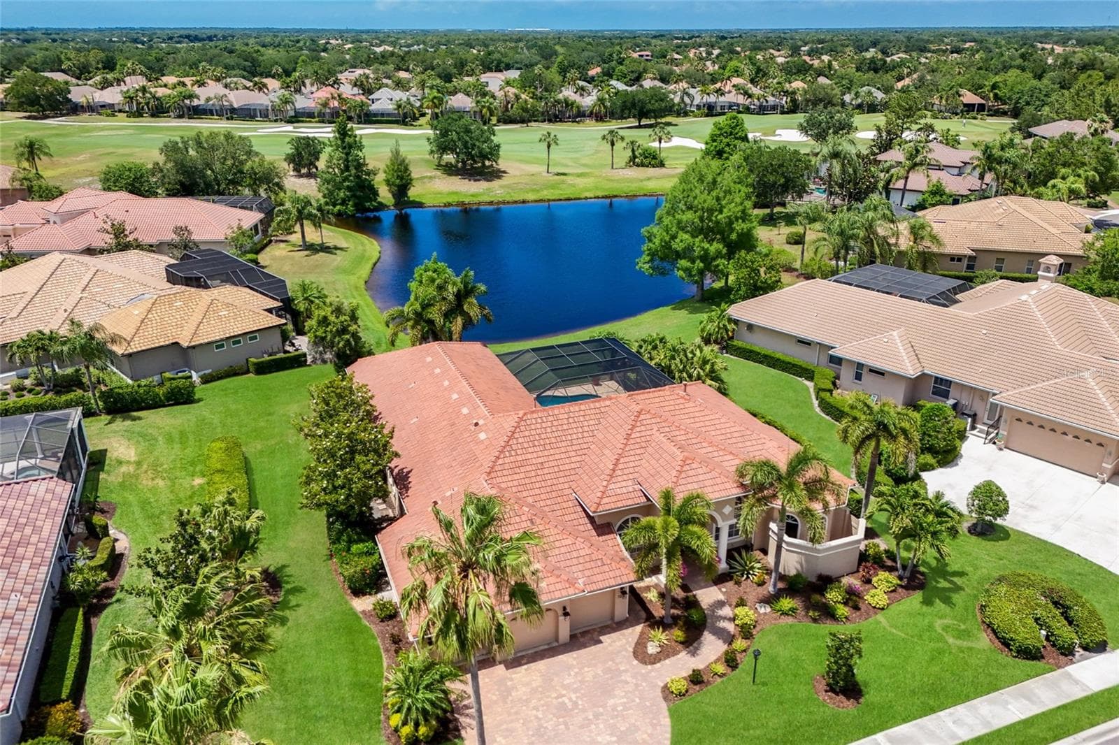 Single Family Residence at 7207 ASHLAND GLN, LAKEWOOD RANCH, photo 4 of 83