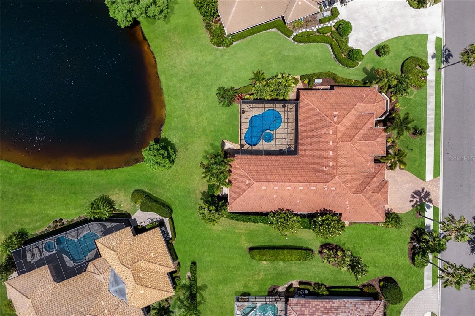 Single Family Residence at 7207 ASHLAND GLN, LAKEWOOD RANCH, photo 5 of 83