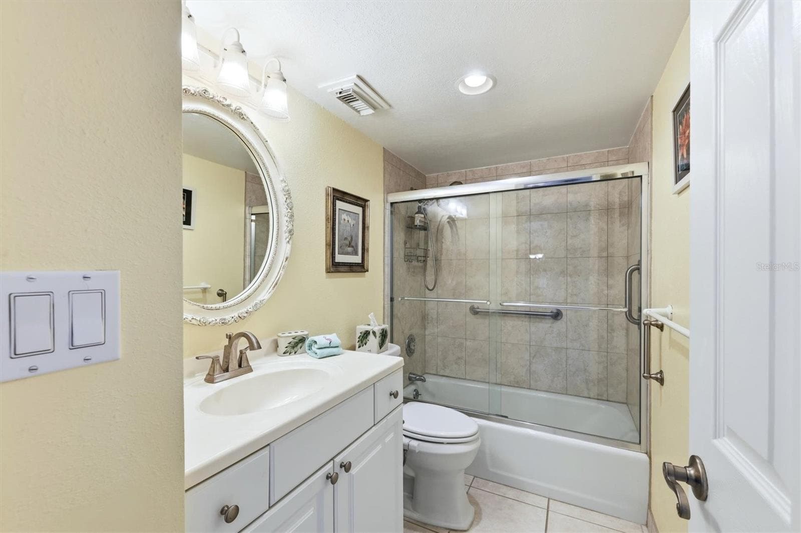 Condominium at 1215 S PORTOFINO DR #406, SARASOTA, photo 19 of 59