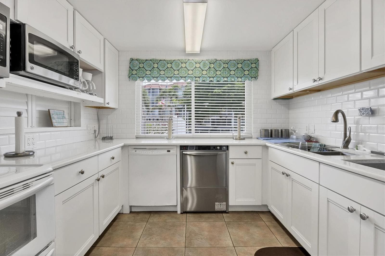 Condominium at 1215 S PORTOFINO DR #406, SARASOTA, photo 37 of 59