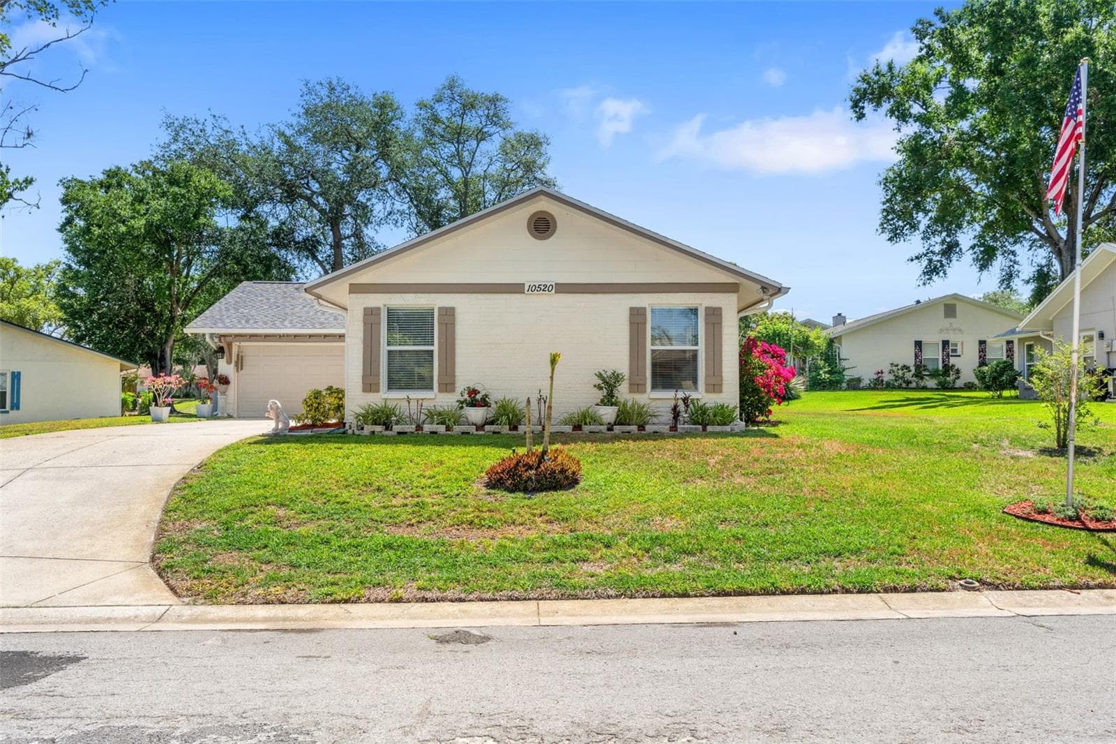 Single Family Residence at 10520 SPRINGWOOD DR, PORT RICHEY, photo 2 of 38
