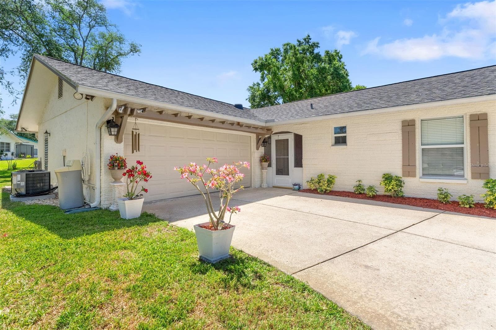 Single Family Residence at 10520 SPRINGWOOD DR, PORT RICHEY, photo 3 of 38