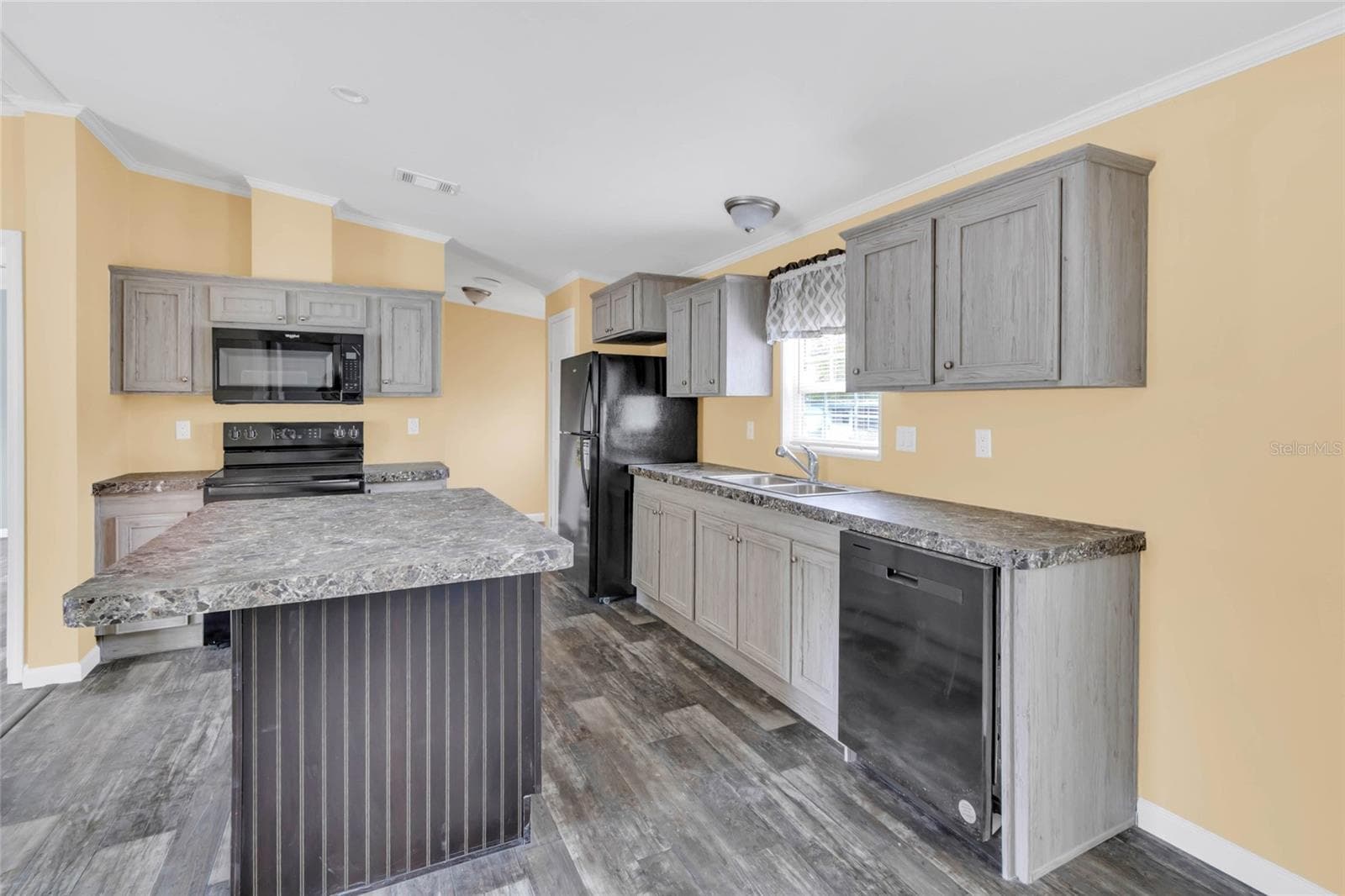 Manufactured Home at 7193 SEALAWN DR, SPRING HILL, photo 11 of 34