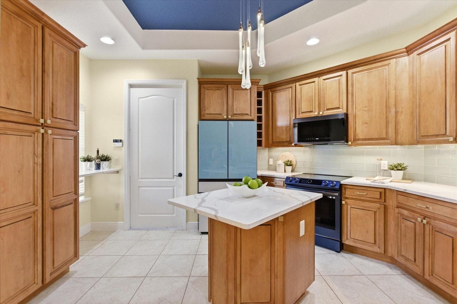 Single Family Residence at 1064 CEASARS CT, MOUNT DORA, photo 8 of 40