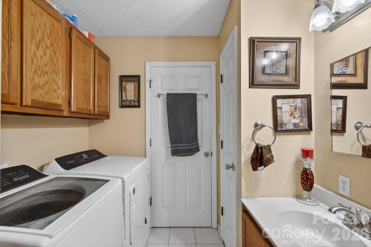 Condominium at 634 Hillcrest Drive, Shelby, photo 13 of 22