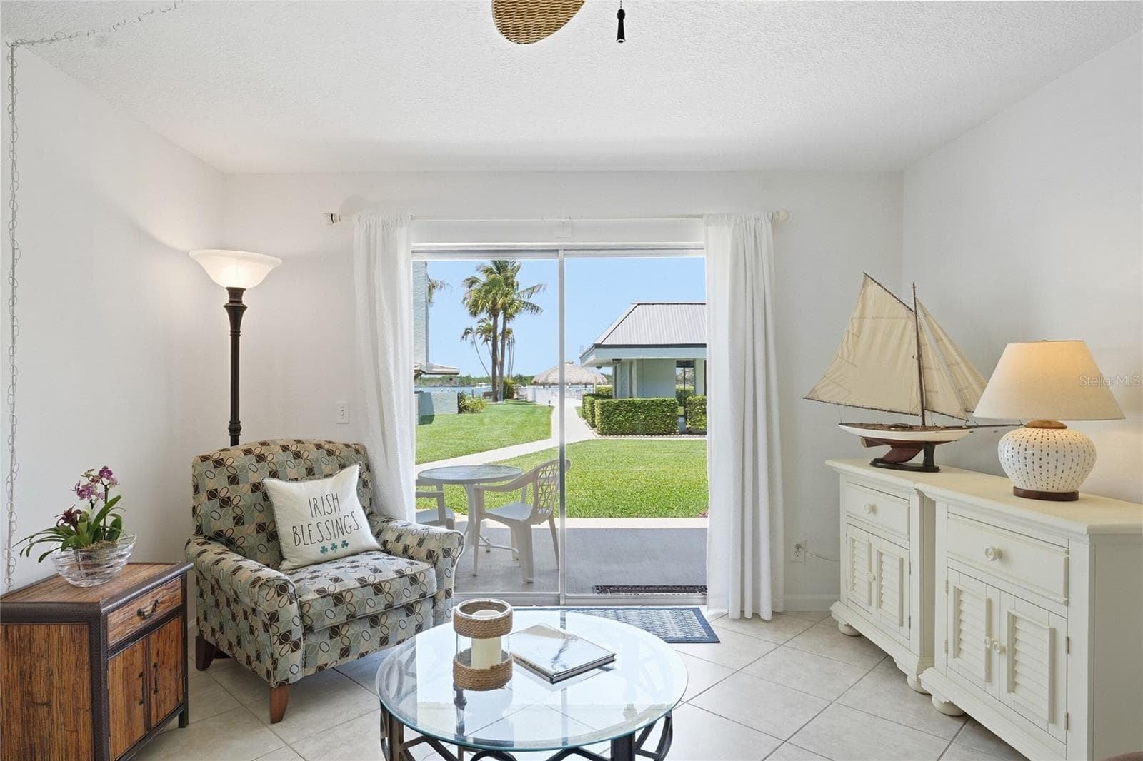 Living room with an extrordinary view - 1300 SEAWAY DR #C1, HUTCHINSON ISLAND