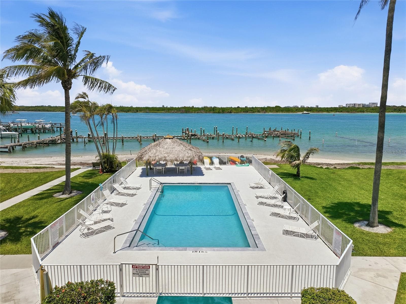 Well planned pool arrangement - 1300 SEAWAY DR #C1, HUTCHINSON ISLAND