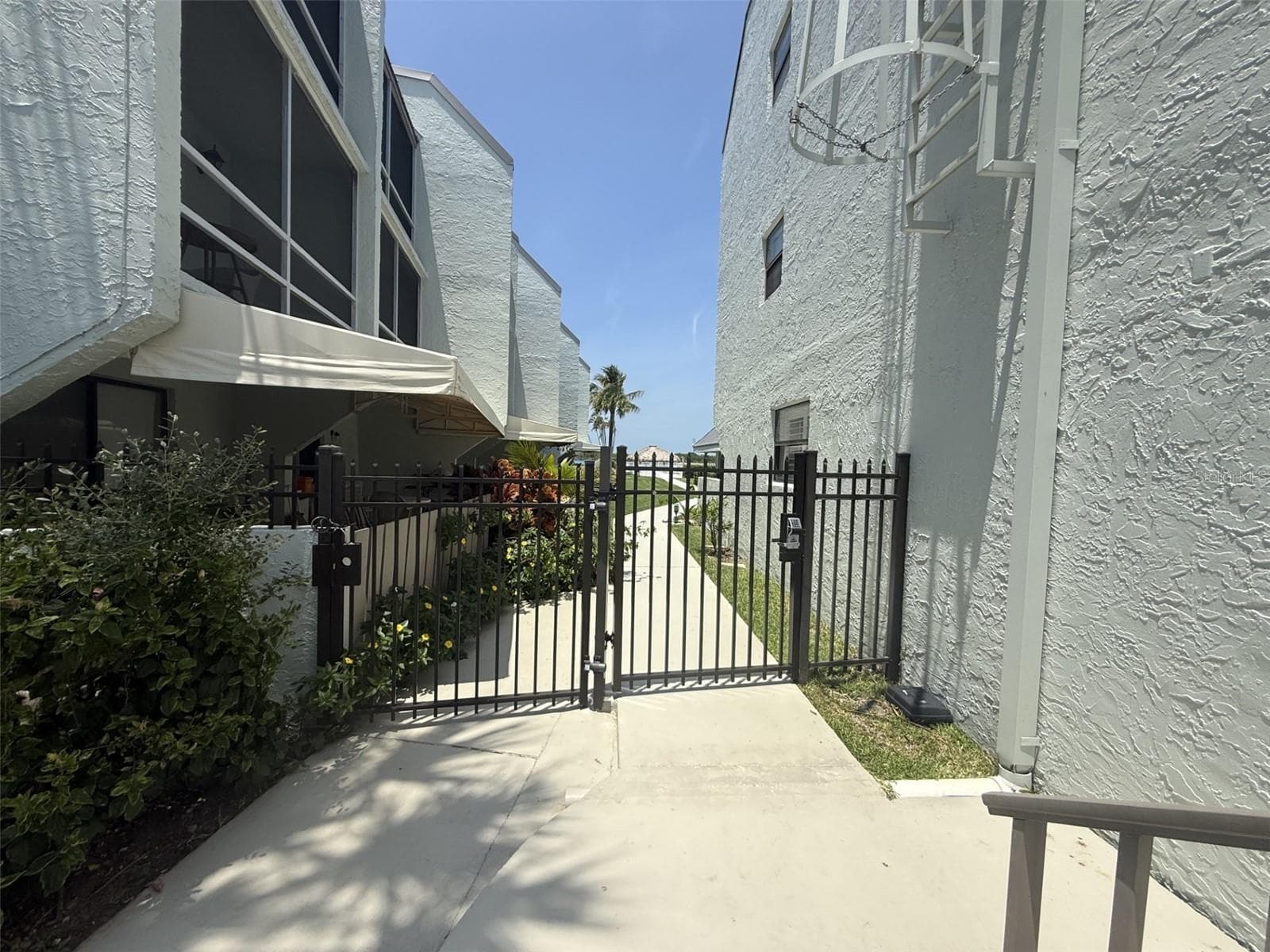 Community gate - 1300 SEAWAY DR #C1, HUTCHINSON ISLAND